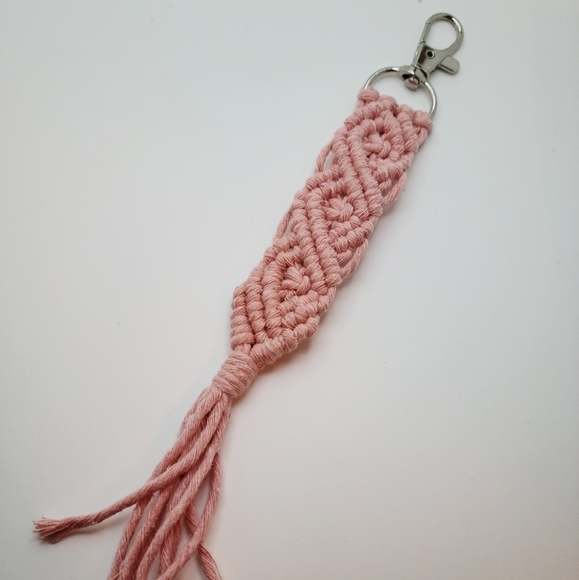 Macrame Keychain - Apricot - Picture 1 of 2